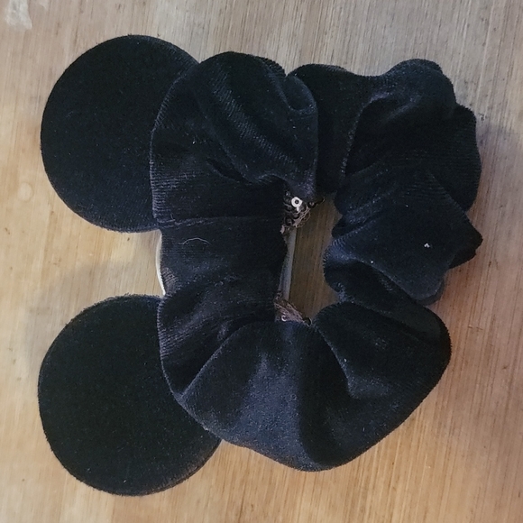 Disney star wars mandalorian the child scrunchie - Picture 2 of 2